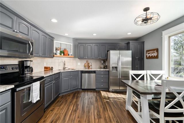 920 Deer Ridge Court, Baldwin City, KS 66006