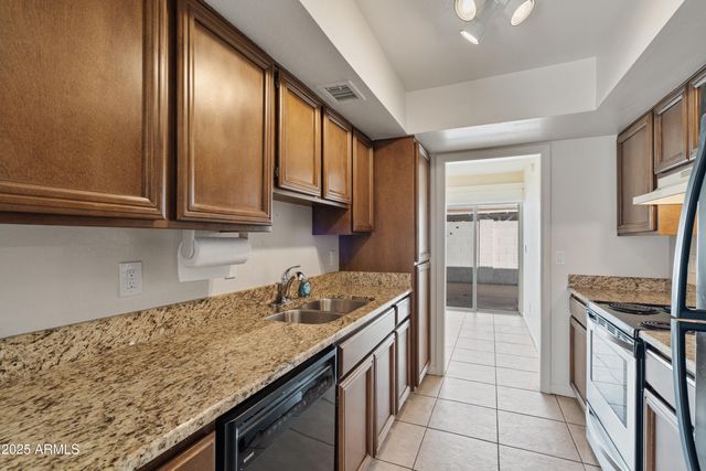 1018 E MICHELLE Drive, Phoenix, AZ 85022