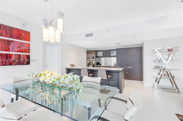 200 Biscayne Boulevard Way 504, Miami, FL 33131