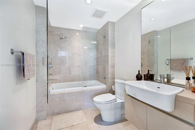 200 Biscayne Boulevard Way 504, Miami, FL 33131