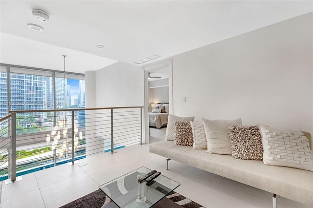 200 Biscayne Boulevard Way 504, Miami, FL 33131