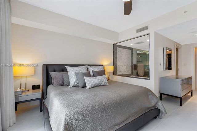 200 Biscayne Boulevard Way 504, Miami, FL 33131