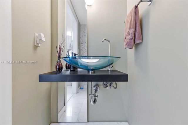 200 Biscayne Boulevard Way 504, Miami, FL 33131