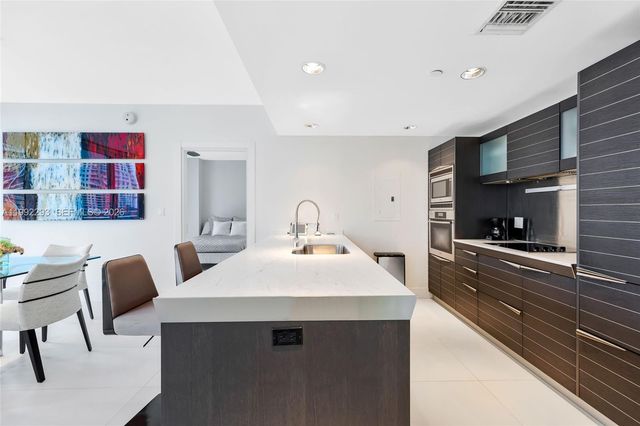 200 Biscayne Boulevard Way 504, Miami, FL 33131