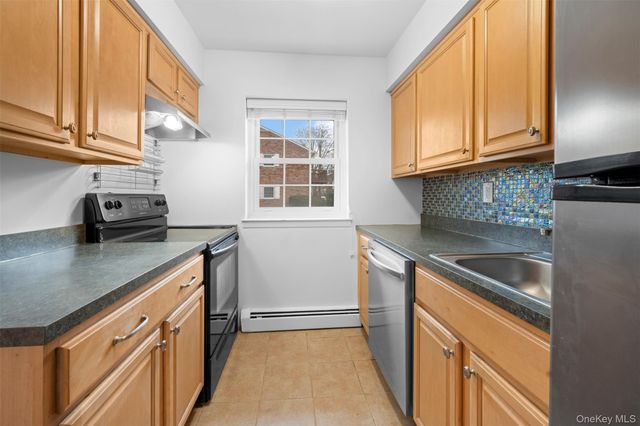 252 Village Drive 252, Hauppauge, NY 11788