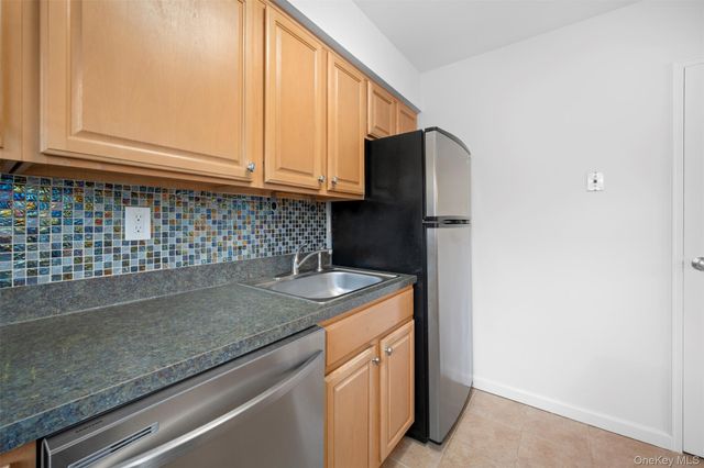 252 Village Drive 252, Hauppauge, NY 11788