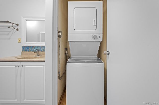 252 Village Drive 252, Hauppauge, NY 11788