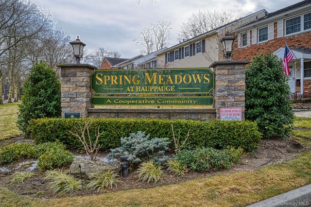 252 Village Drive 252, Hauppauge, NY 11788