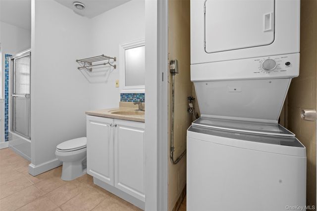 252 Village Drive 252, Hauppauge, NY 11788