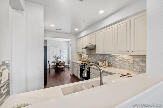 13330 Via Magdalena 6, San Diego, CA 92129