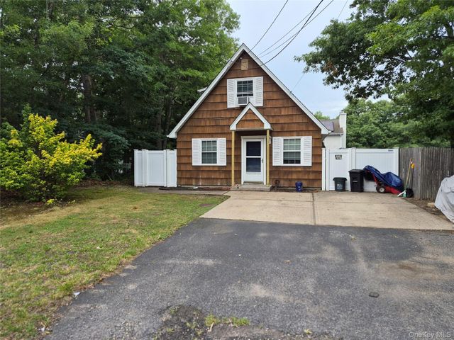 1128 N Ocean Avenue, Medford, NY 11763