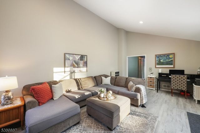 63 Beechwood Cir, Hillsborough Twp., NJ 08844