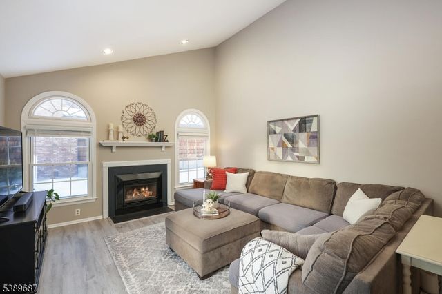 63 Beechwood Cir, Hillsborough Twp., NJ 08844