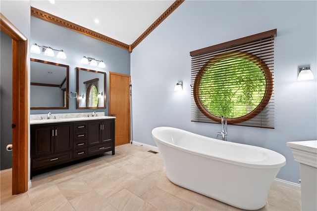 212 Walnut Grove Drive, Washington Twp, OH 45458