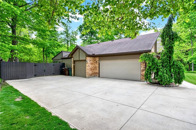 212 Walnut Grove Drive, Washington Twp, OH 45458