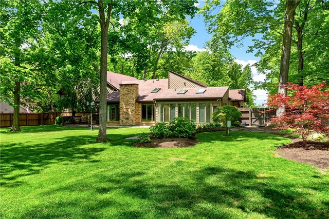 212 Walnut Grove Drive, Washington Twp, OH 45458