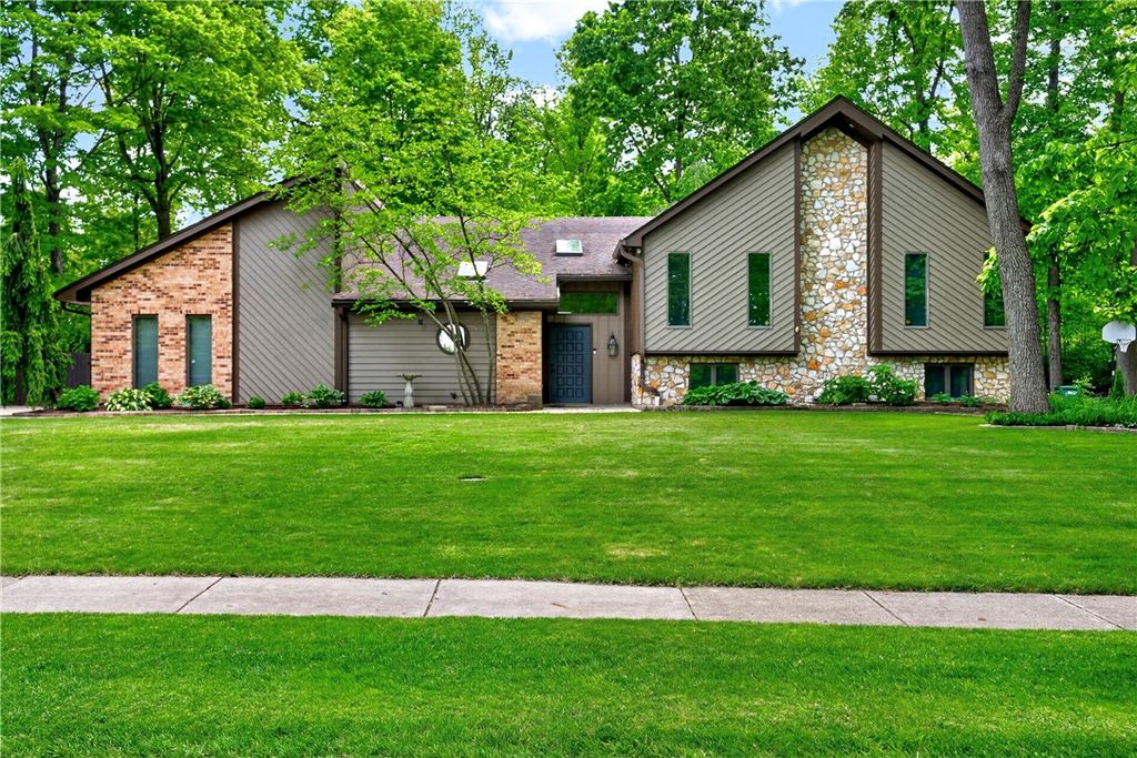 212 Walnut Grove Drive, Washington Twp, OH 45458