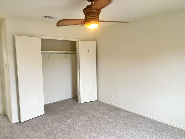 160 Mistletoe LN, Kyle, TX 78640