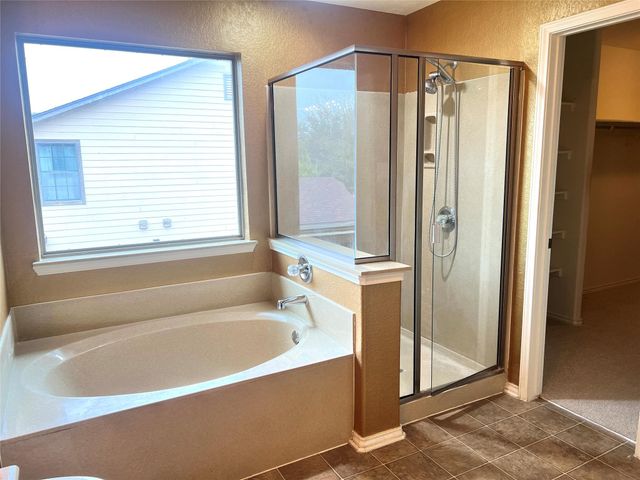 160 Mistletoe LN, Kyle, TX 78640