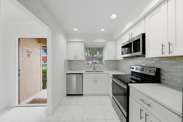 1443 SW 27th Ave E, Boynton Beach, FL 33426