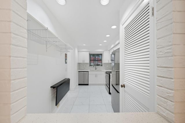 1443 SW 27th Ave E, Boynton Beach, FL 33426