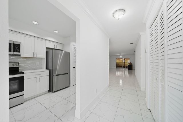 1443 SW 27th Ave E, Boynton Beach, FL 33426