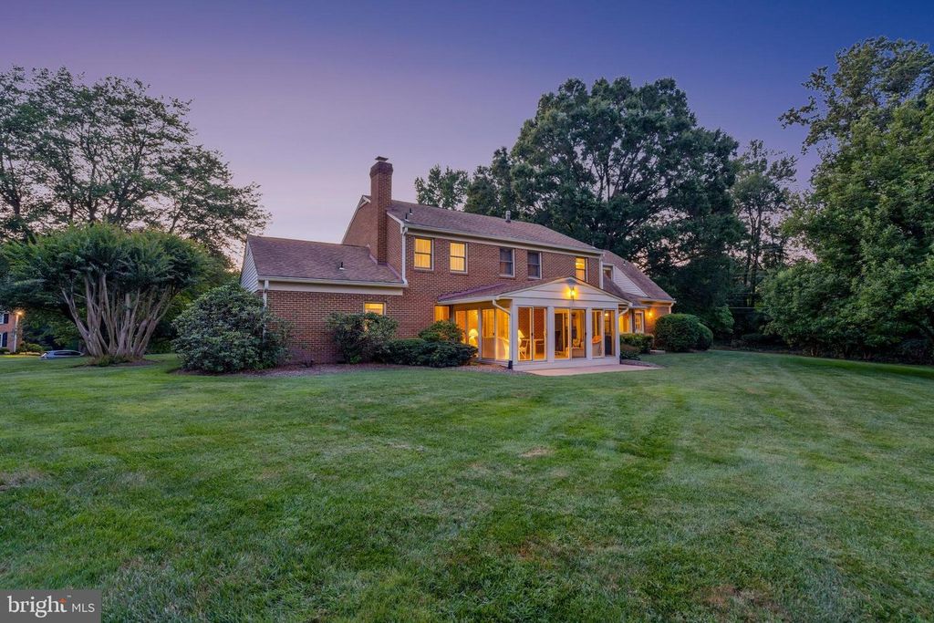2201 LYDIA PL, Vienna, VA 22181