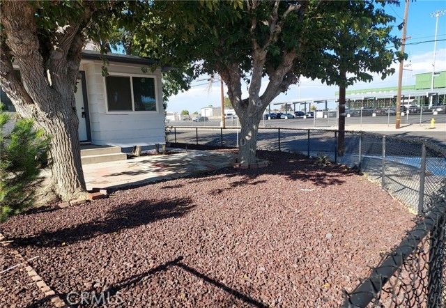 1867 E Avenue Q13, Palmdale, CA 93550