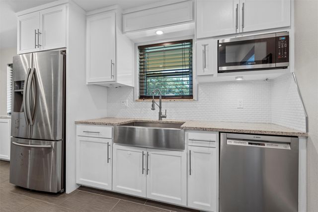 105 Texas Avenue, Hewitt, TX 76643