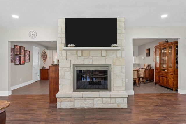 105 Texas Avenue, Hewitt, TX 76643