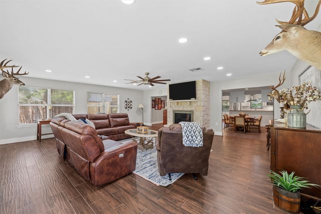 105 Texas Avenue, Hewitt, TX 76643