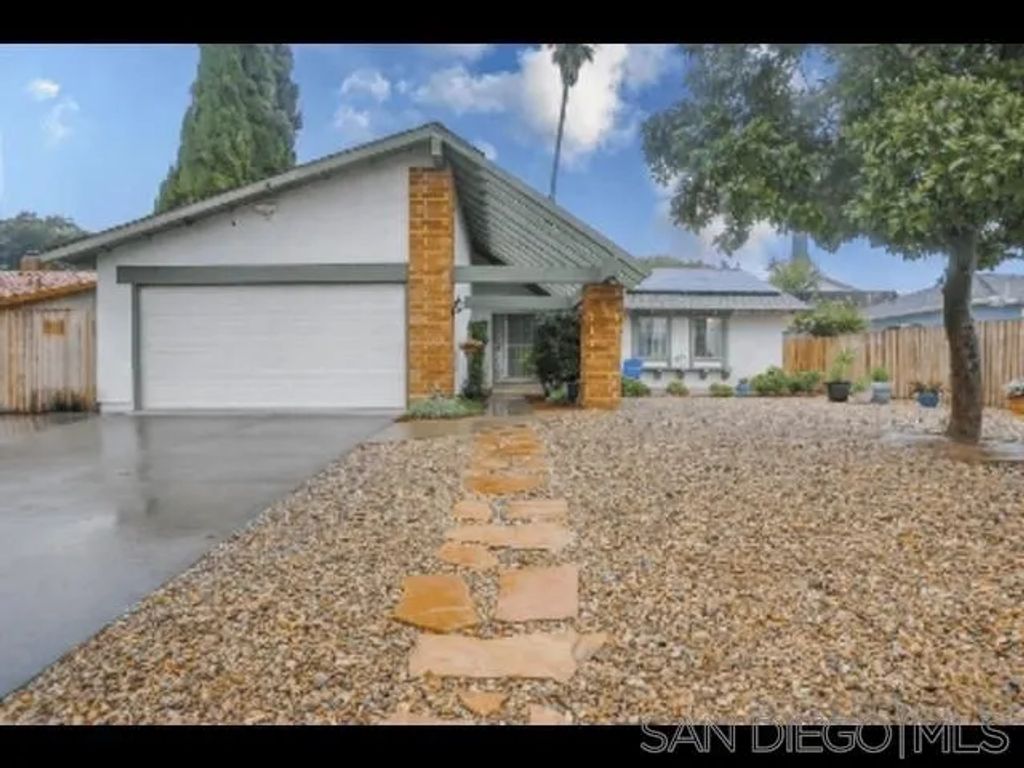 1140 Harding St, Escondido, CA 92027