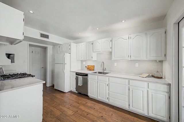 420 W CHEERY LYNN Road, Phoenix, AZ 85013