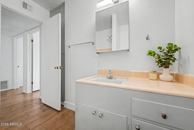 420 W CHEERY LYNN Road, Phoenix, AZ 85013