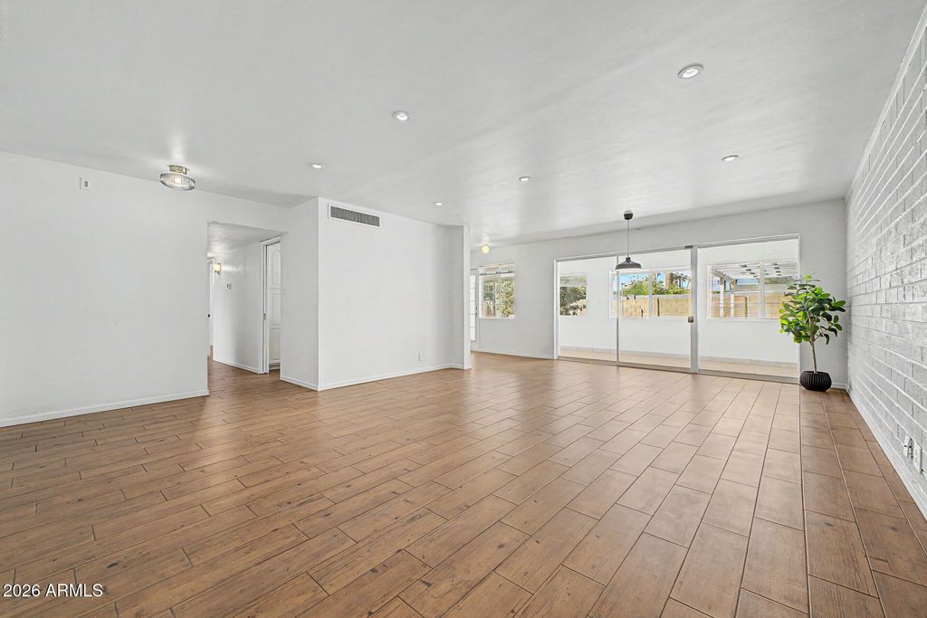 420 W CHEERY LYNN Road, Phoenix, AZ 85013 — photo 5