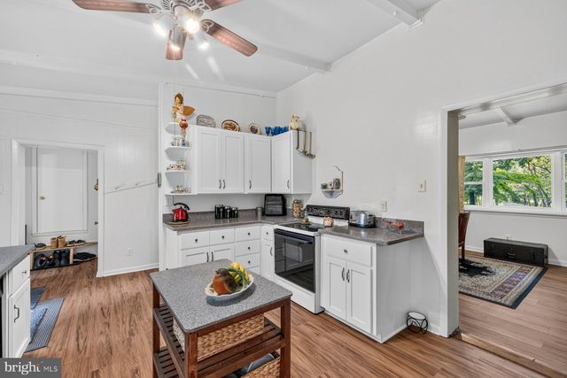 9383 ROGUES RD, Midland, VA 22728