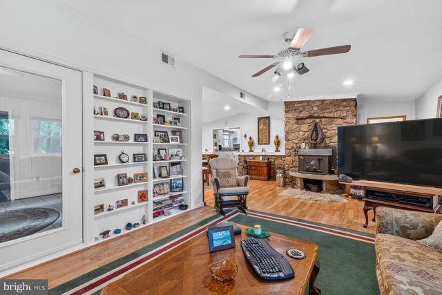 9383 ROGUES RD, Midland, VA 22728
