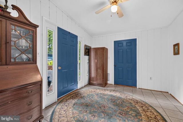 9383 ROGUES RD, Midland, VA 22728