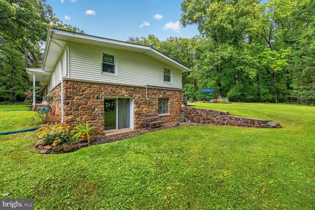 9383 ROGUES RD, Midland, VA 22728