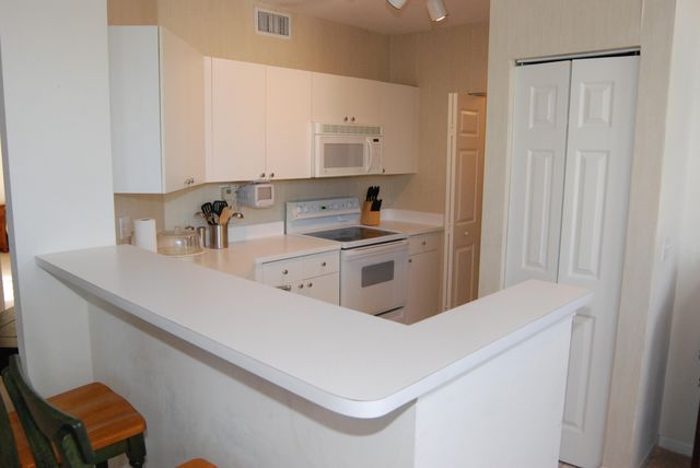 11790 St Andrews Place 201, Wellington, FL 33414