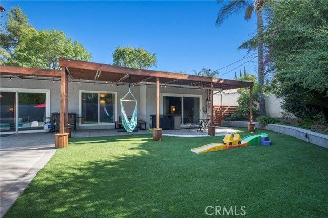 23701 Clarendon Street, Woodland Hills (los Angeles), CA 91367