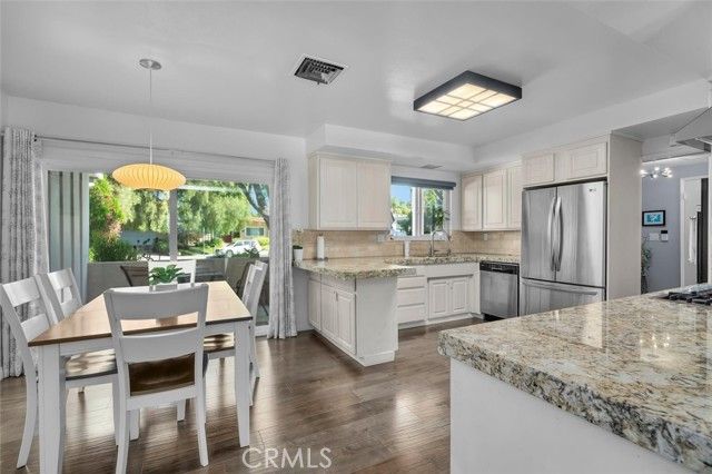 23701 Clarendon Street, Woodland Hills (los Angeles), CA 91367