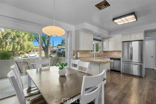 23701 Clarendon Street, Woodland Hills (los Angeles), CA 91367