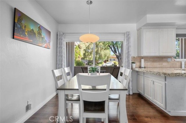 23701 Clarendon Street, Woodland Hills (los Angeles), CA 91367