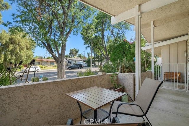 23701 Clarendon Street, Woodland Hills (los Angeles), CA 91367