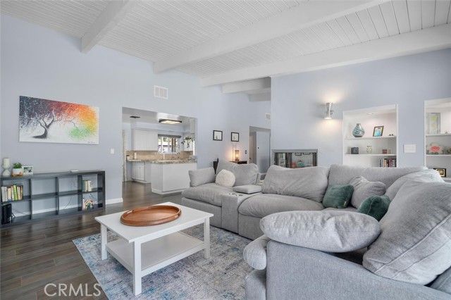 23701 Clarendon Street, Woodland Hills (los Angeles), CA 91367