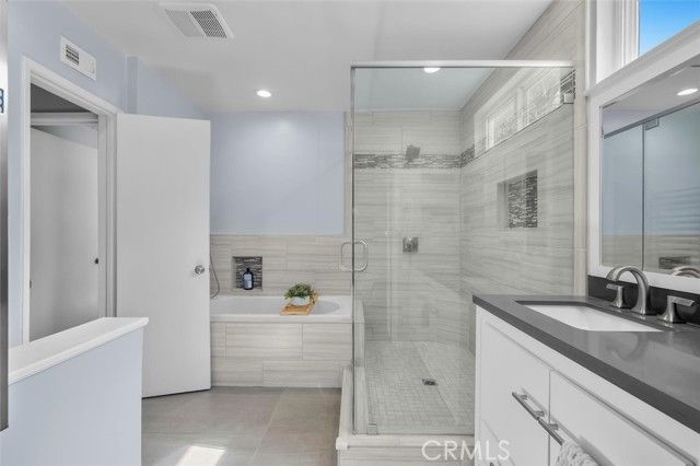 23701 Clarendon Street, Woodland Hills (los Angeles), CA 91367