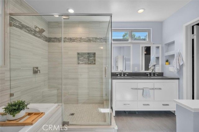 23701 Clarendon Street, Woodland Hills (los Angeles), CA 91367