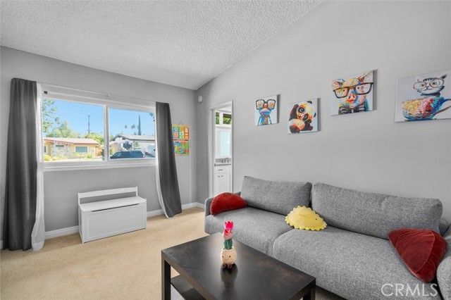 23701 Clarendon Street, Woodland Hills (los Angeles), CA 91367