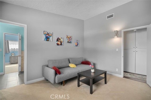 23701 Clarendon Street, Woodland Hills (los Angeles), CA 91367